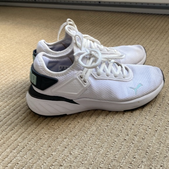 PUMA Sneakers, White, size 8 - Picture 2 of 16